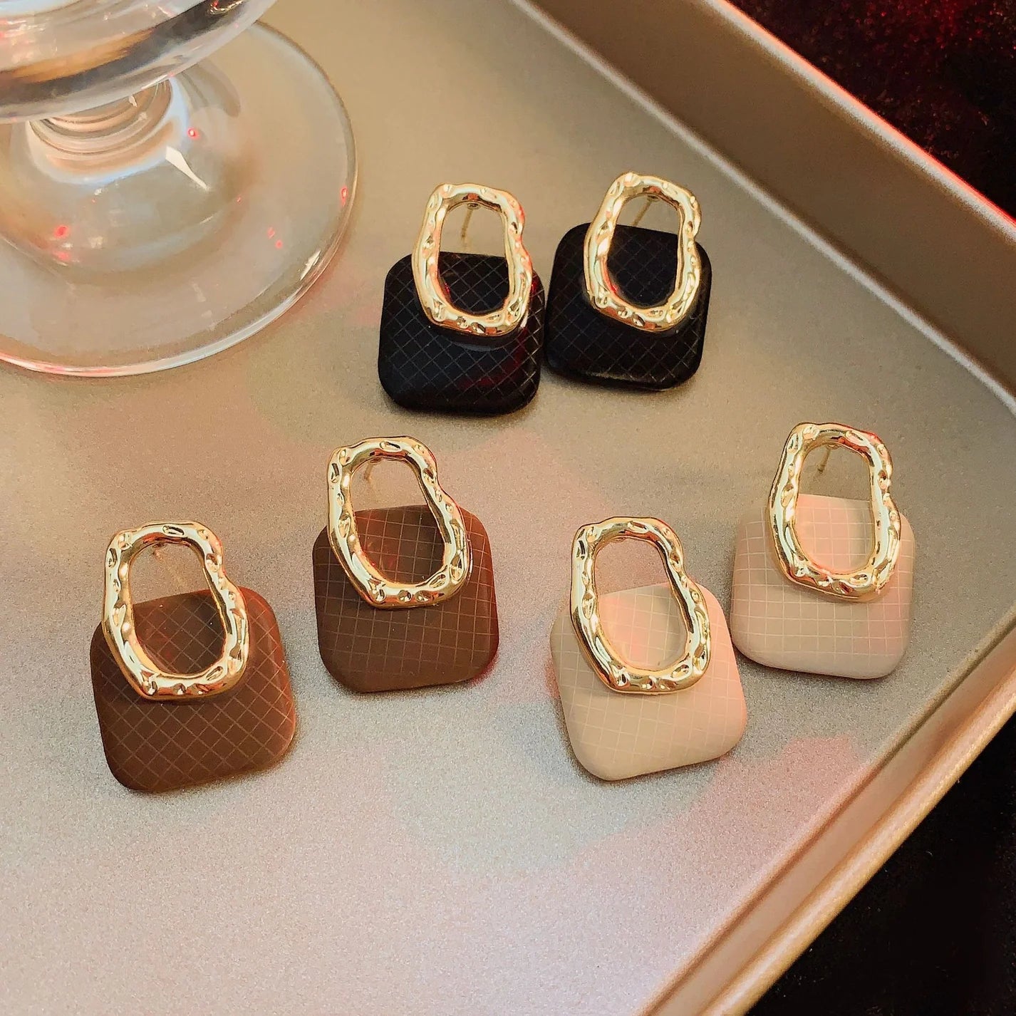 Autumn and winter small Chanel style metal earrings - Black
