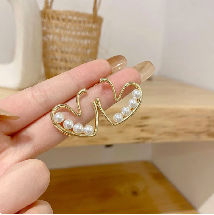 Simple love pearl niche earrings