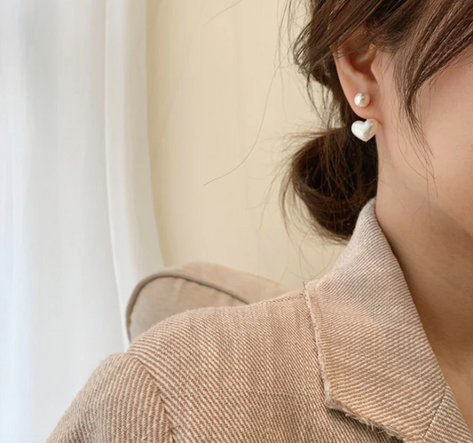 Simple small heart pearl earrings