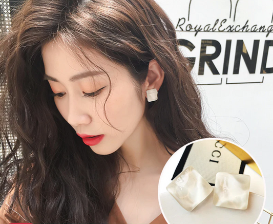 Acrylic small cube summer earrings - White