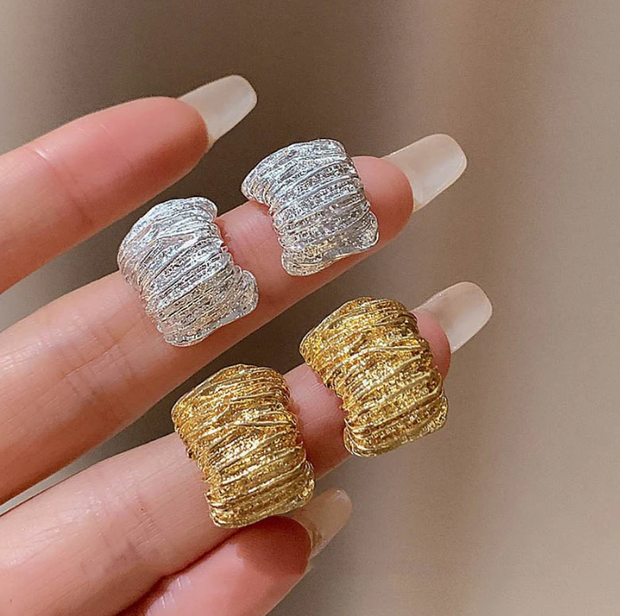 Irregular metal pleated earrings - Silver