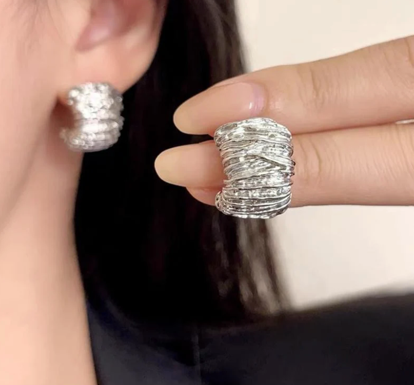 Irregular metal pleated earrings - Silver