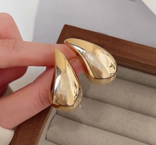 Hollow water drop earrings - Golden