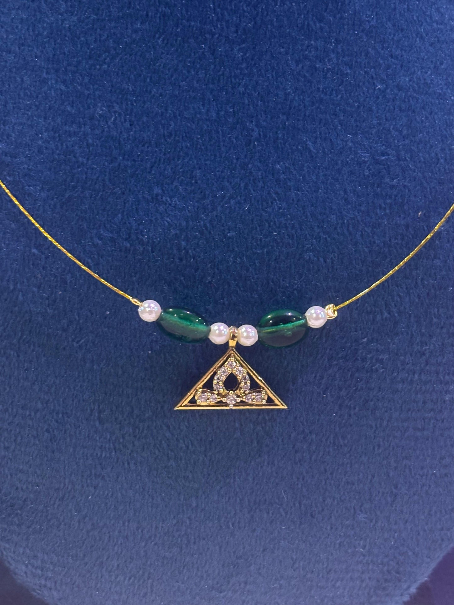 Invisible Premium Neckpiece with Green-white